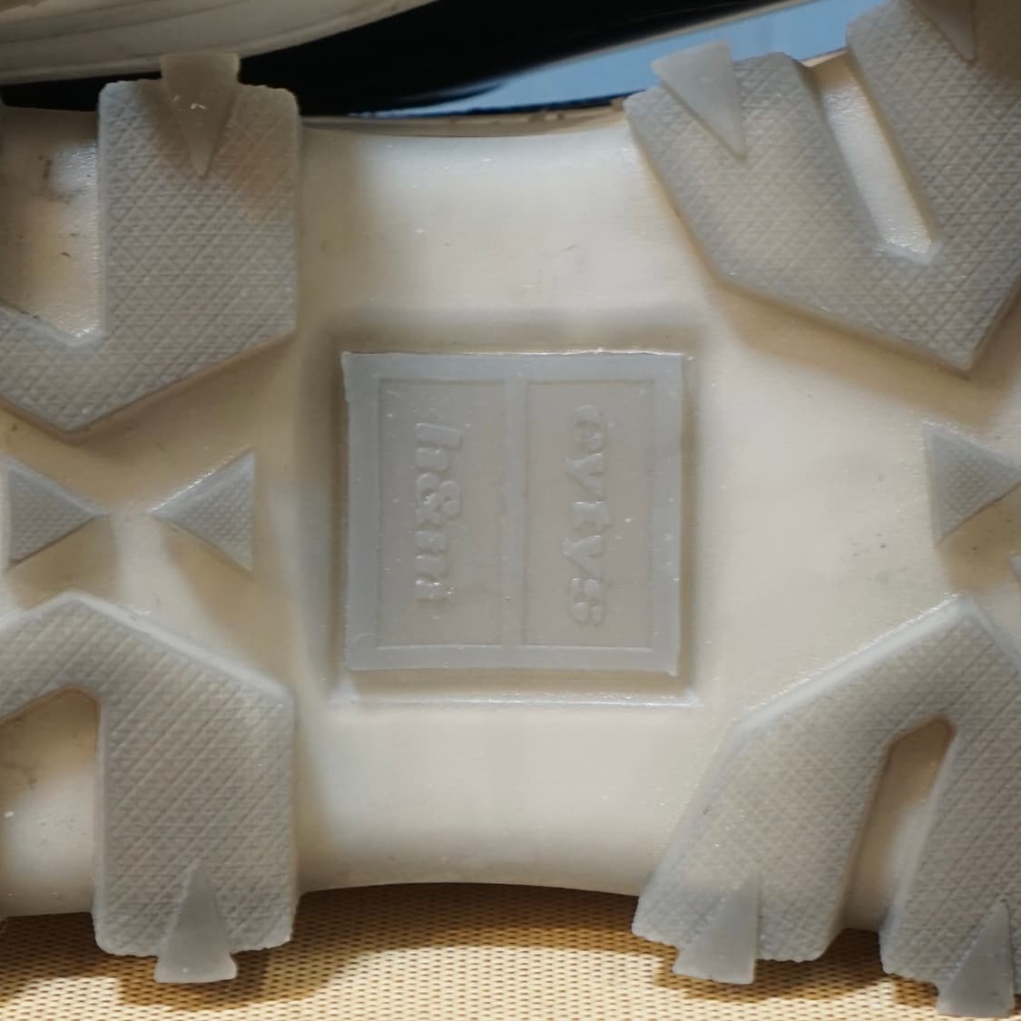 이티스 X Hm 레더 청키 스니커즈 상품이미지7