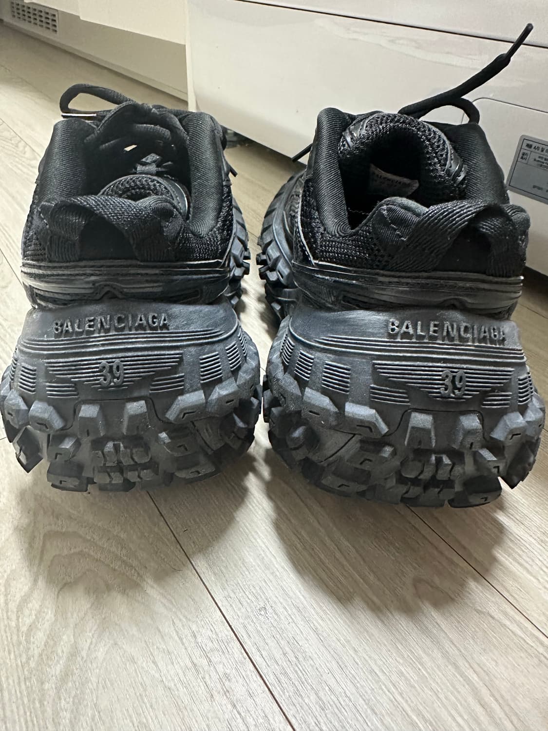 발렌시아가 디펜더 상품이미지4