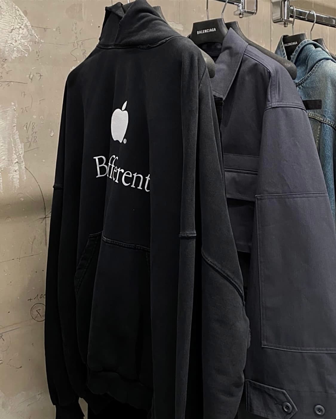 발렌시아가 애플 후드 블랙 상품이미지1