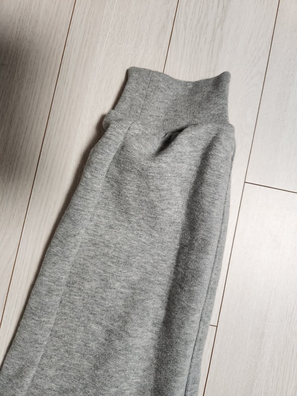 나이키 클럽 플리스 기모 조거팬츠 s

오염 하자 없이 깨끗해요^^

세 상품이미지5