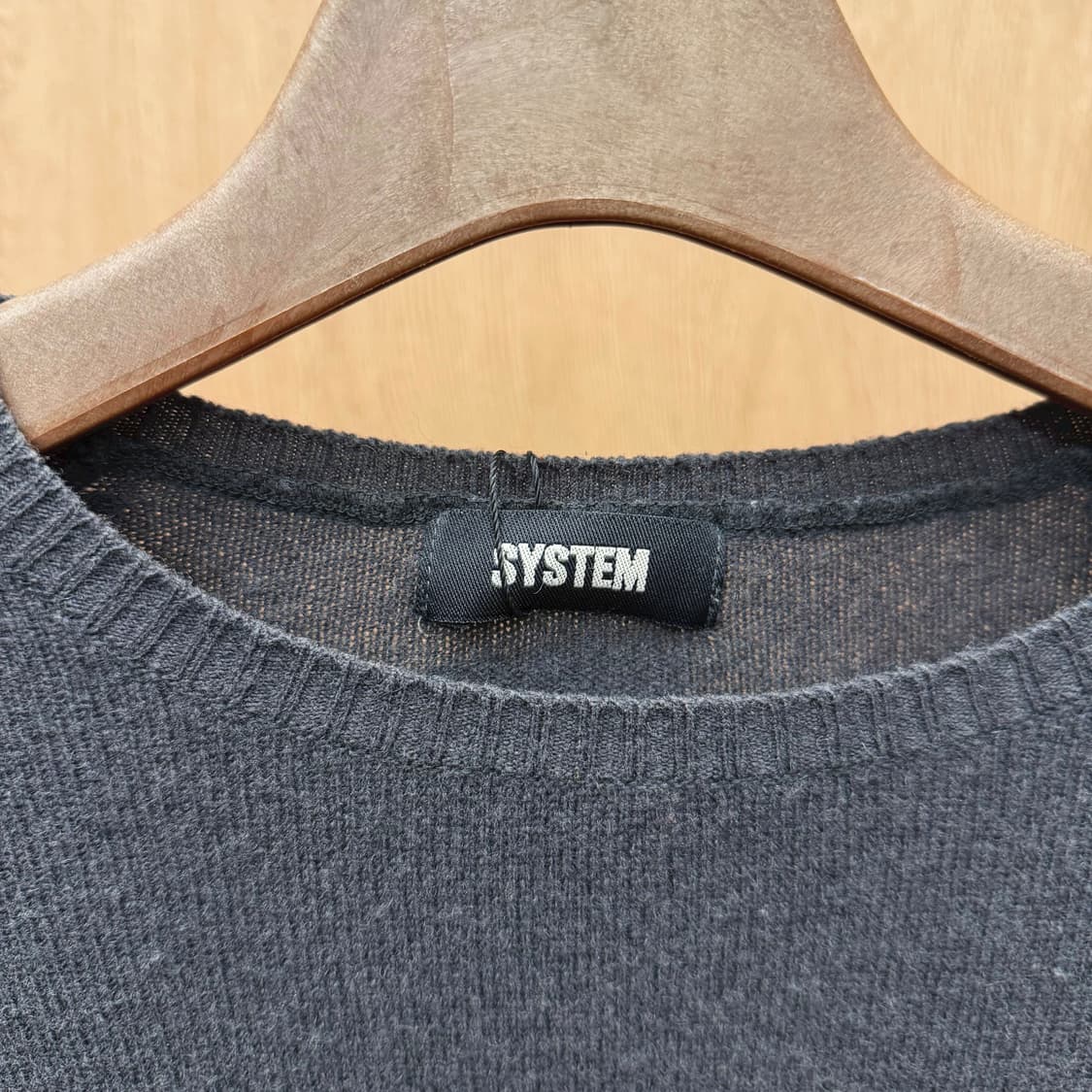 시스템 라운드넥 슬림핏 긴팔 울 니트 심플 솔리드 립 슬리브 디테일 차콜 상품이미지6