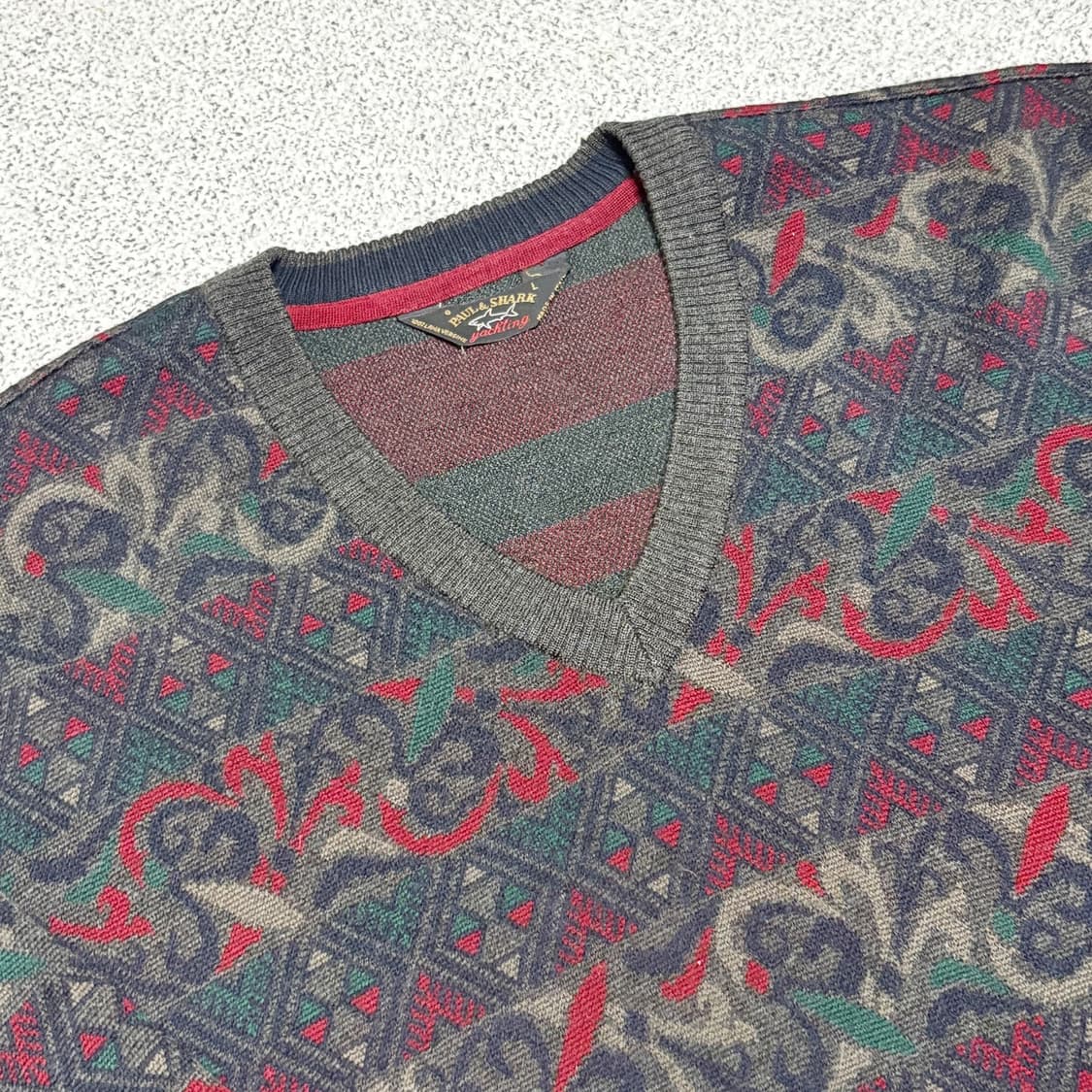 폴앤샤크 빈티지 패턴 브이넥 니트 상품이미지4