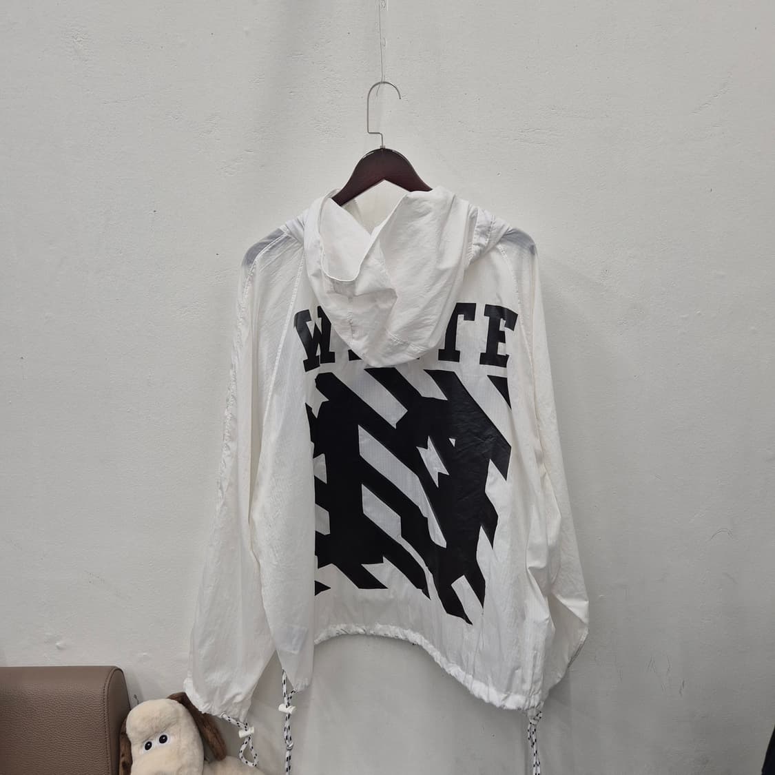 오프화이트 브러쉬 디아고날 아노락 XS 상품이미지7