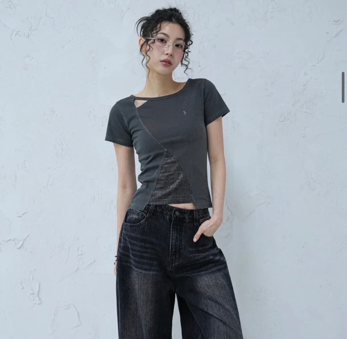 [새상품] 무신사 어반드레스 컷아웃 반팔티 회색 상품이미지1