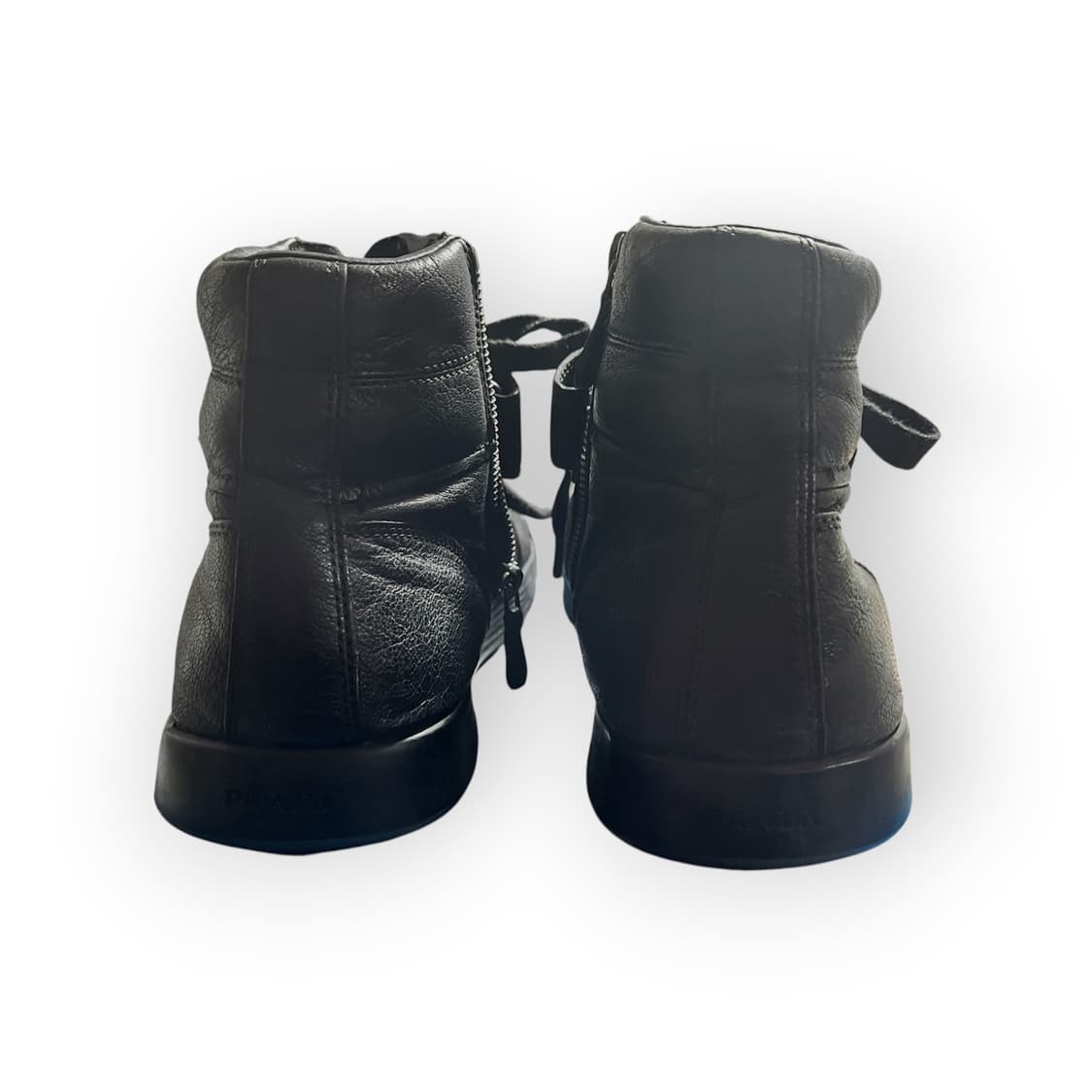 [275] 프라다 블랙 레더 하이탑 스니커즈  상품이미지3