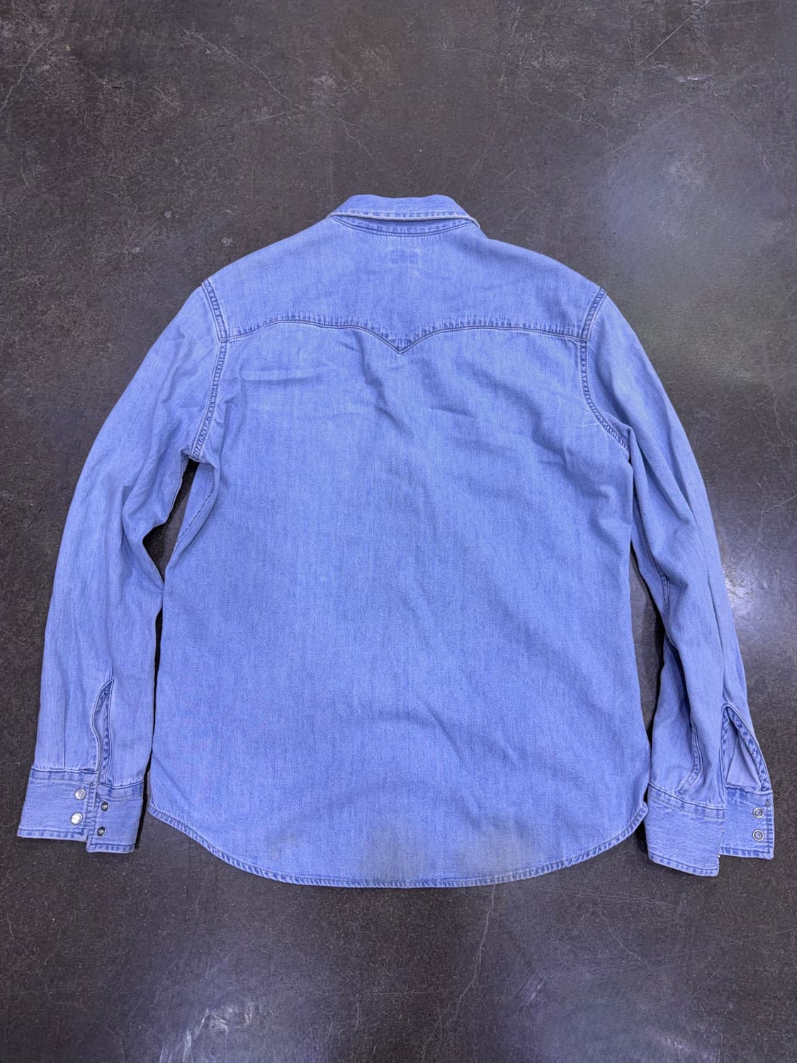 리바이스 빈티지 워싱 웨스턴 스탠다드핏 데님셔츠 M 상품이미지2
