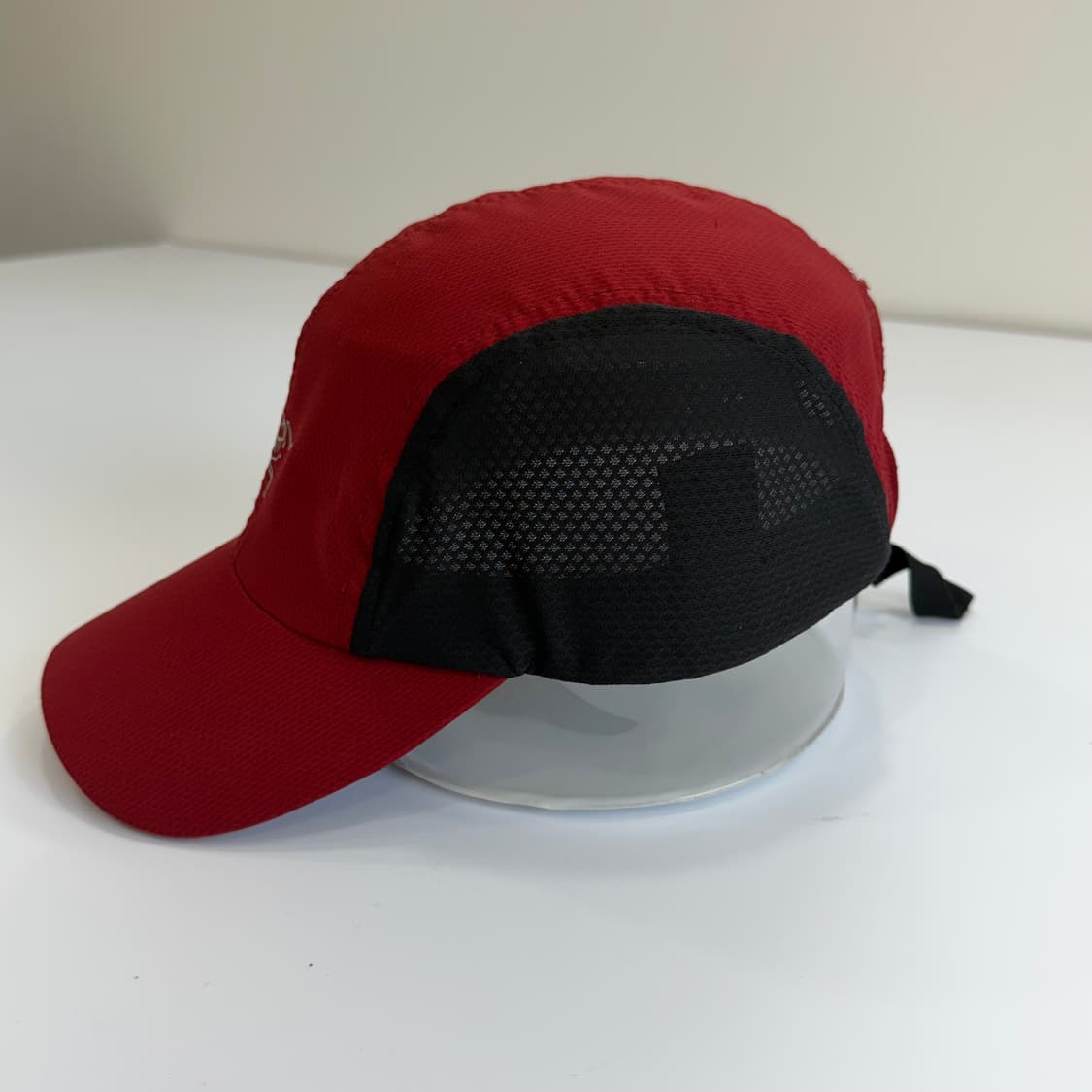 Arcteryx 아크테릭스 레드 블랙 메쉬 볼캡  상품이미지4