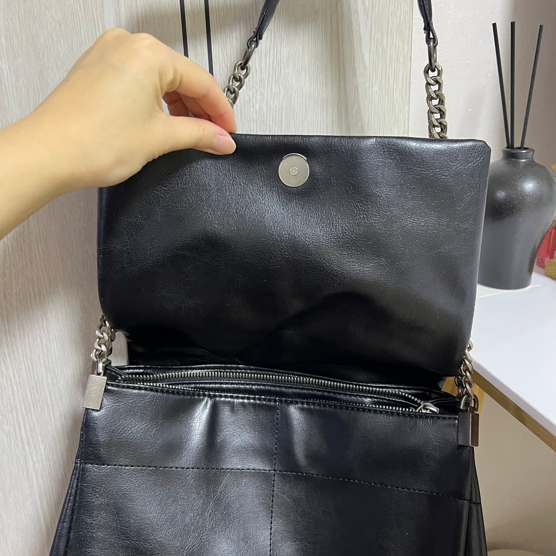 자라 유나가방 락플랩 숄더백 상품이미지4