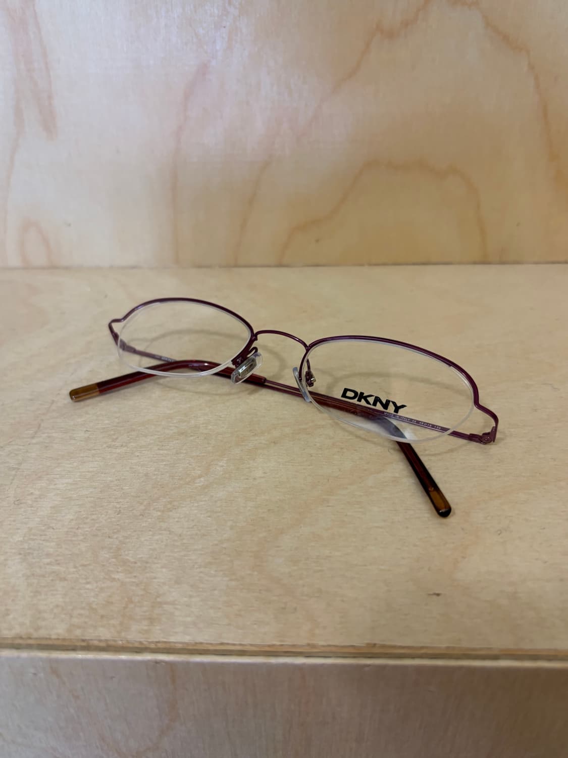 [DKNY] MADE IN ITALY 와인 반무테 안경 상품이미지3