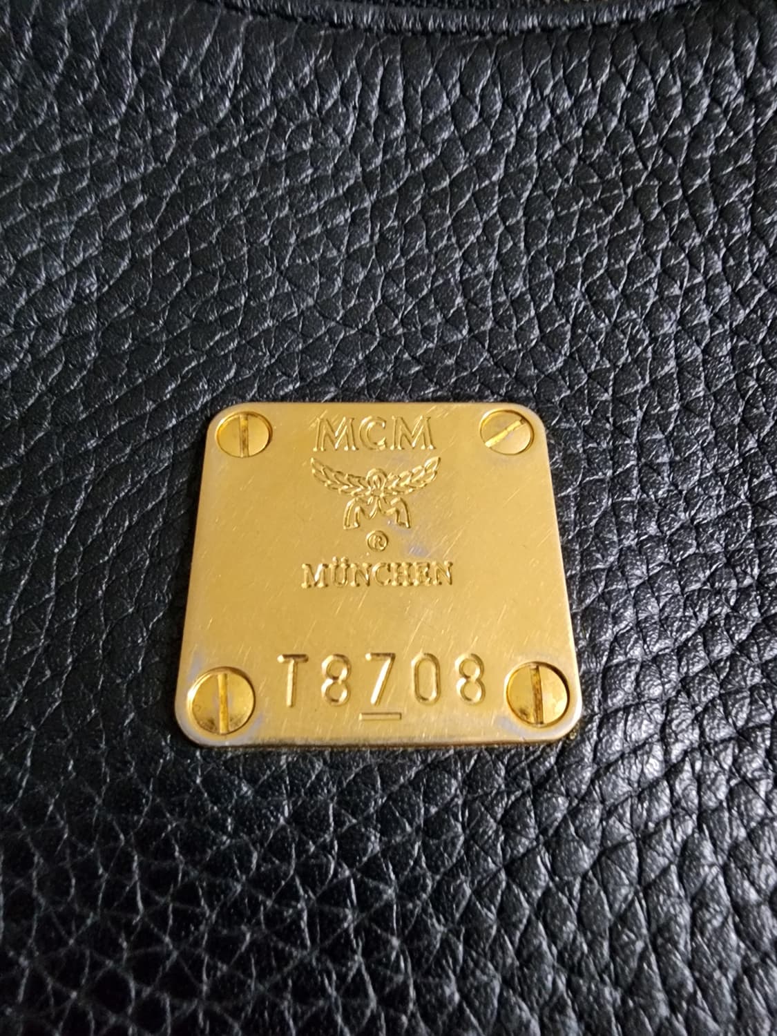 MCM 블랙 레더 숄더백 상품이미지3
