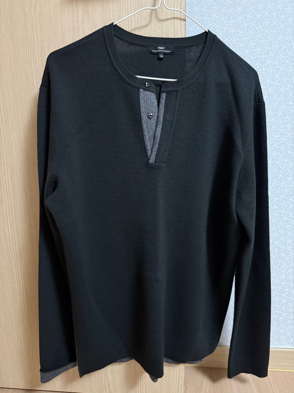 박보검 착장 TNGT 카키 헨리넥 니트 105 상품이미지2