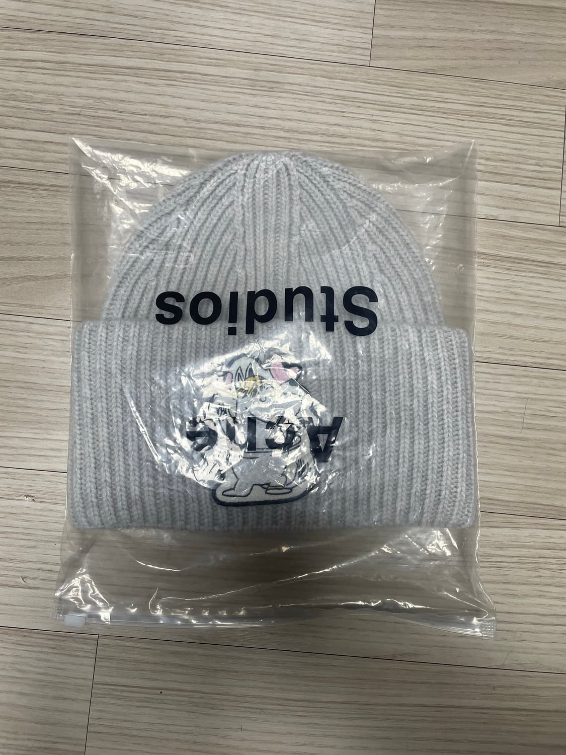 아크네 스튜디오 x 무민 울 비니 라이트 그레이 멜란지 상품이미지6