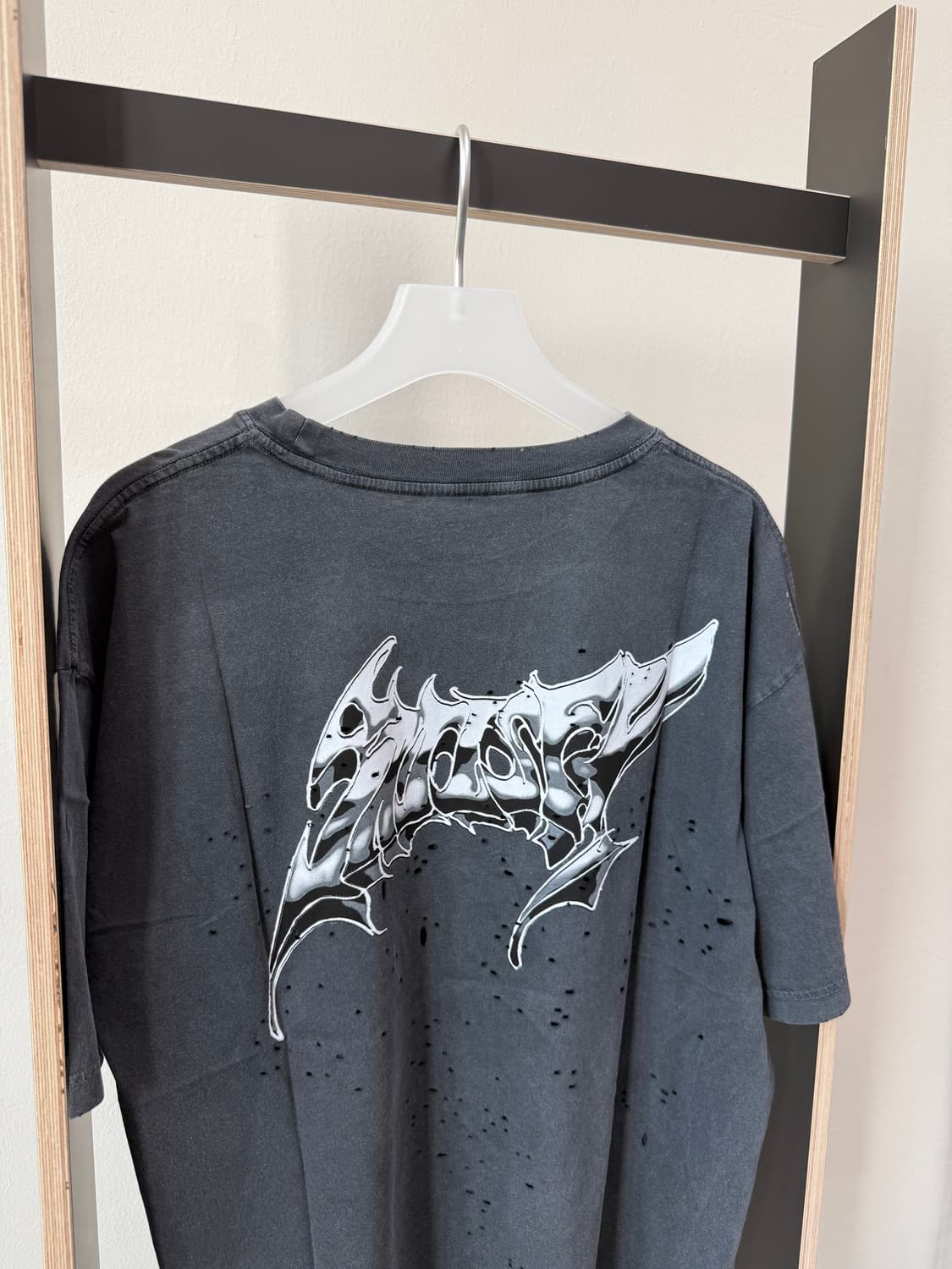 새티스파이 백 로고 모스테크 러닝 반팔 티셔츠 에이지드 블랙 상품이미지2