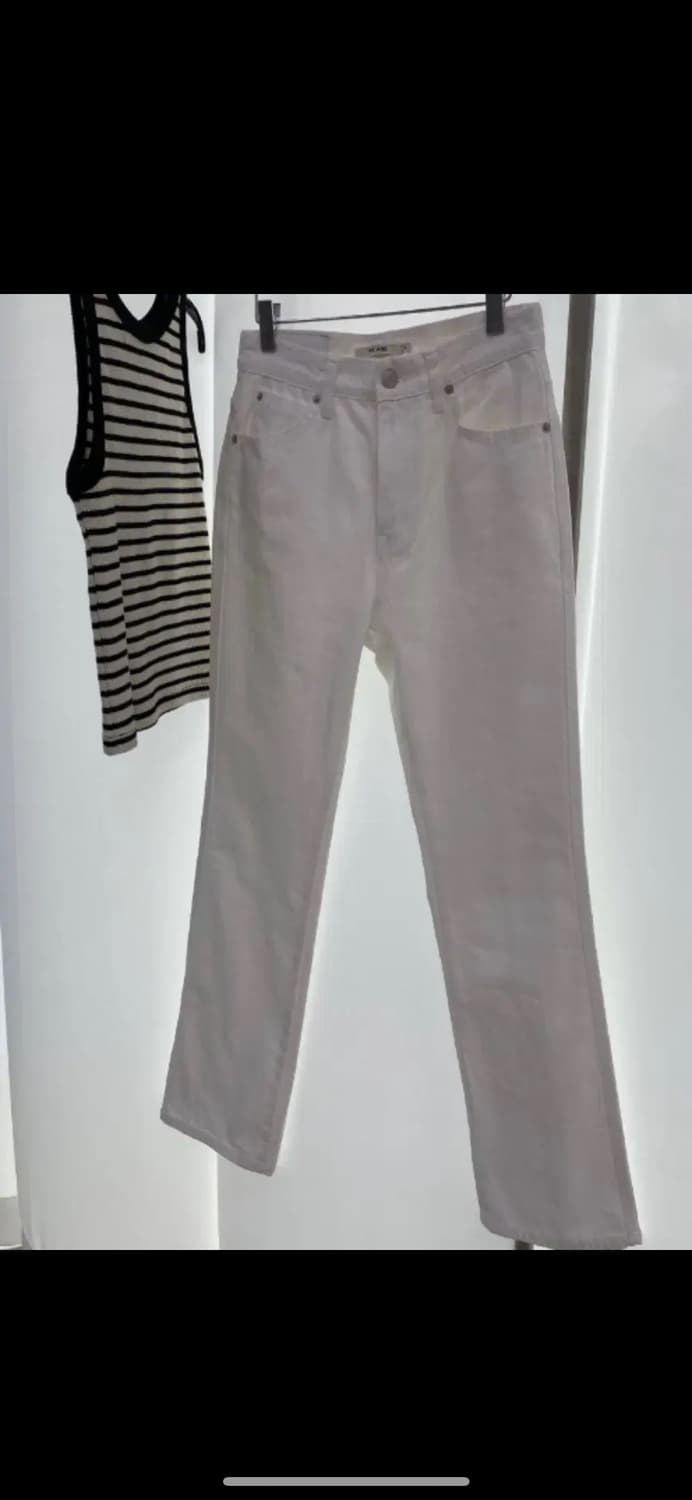 위아 산토리 화이트 슬림 부츠컷 데님 상품이미지1