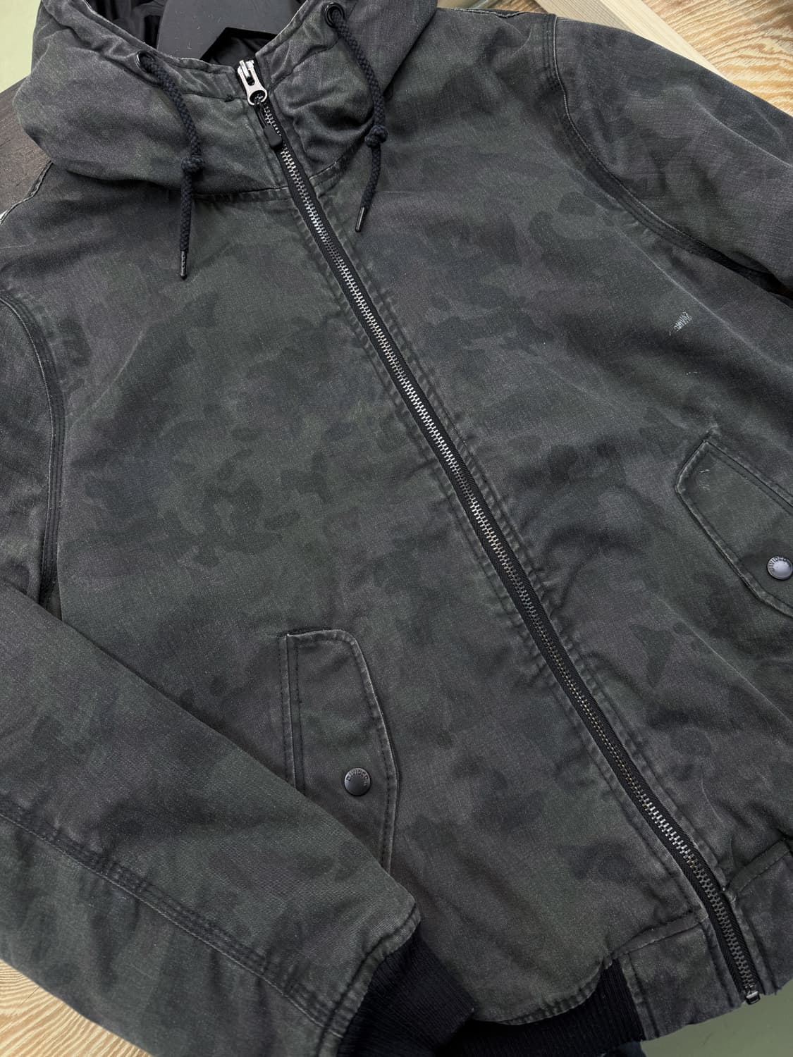 H&M 카모플라쥬 봄버 후드 워크 자켓 상품이미지4