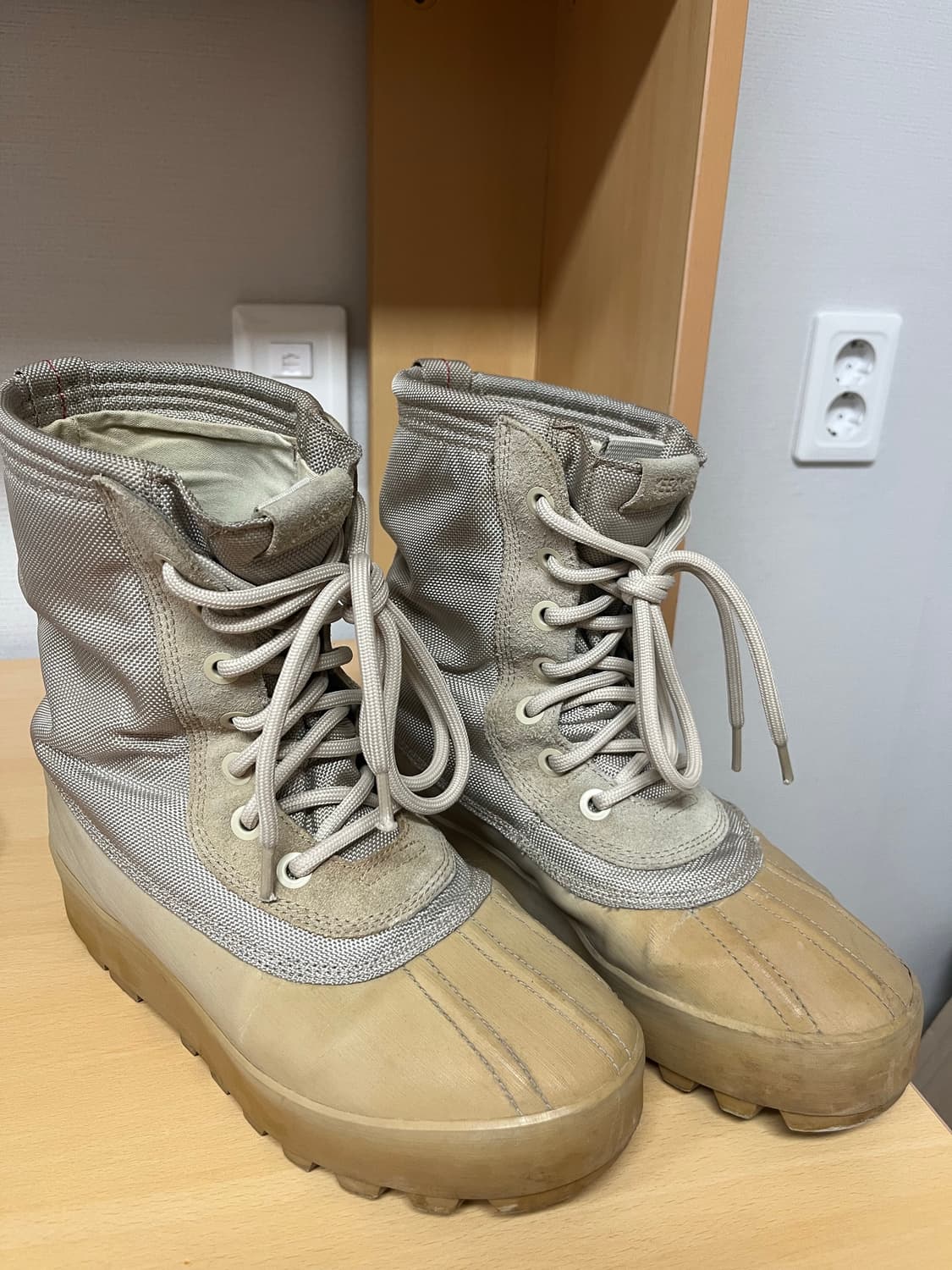 8) 아디다스 이지950 피요테   상품이미지1