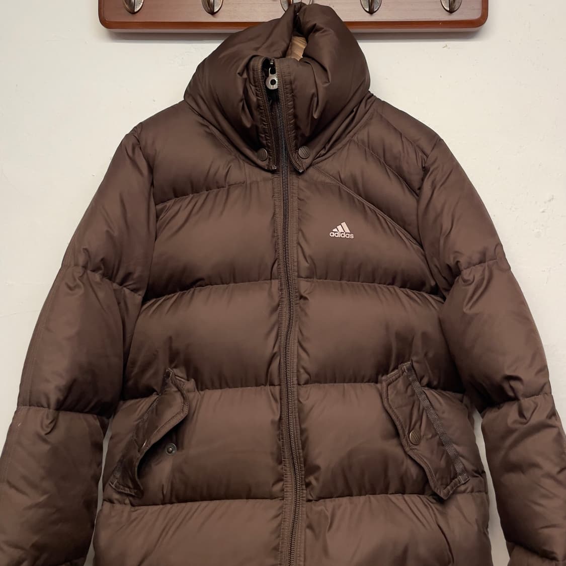 아디다스 (우먼) 브라운 덕 다운  숏 패딩   상품이미지3