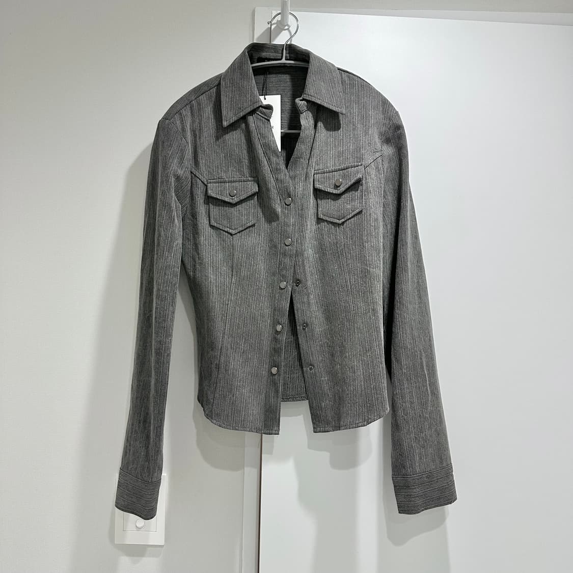 시너진 포켓 브이넥 자켓 셔츠 차콜 상품이미지2