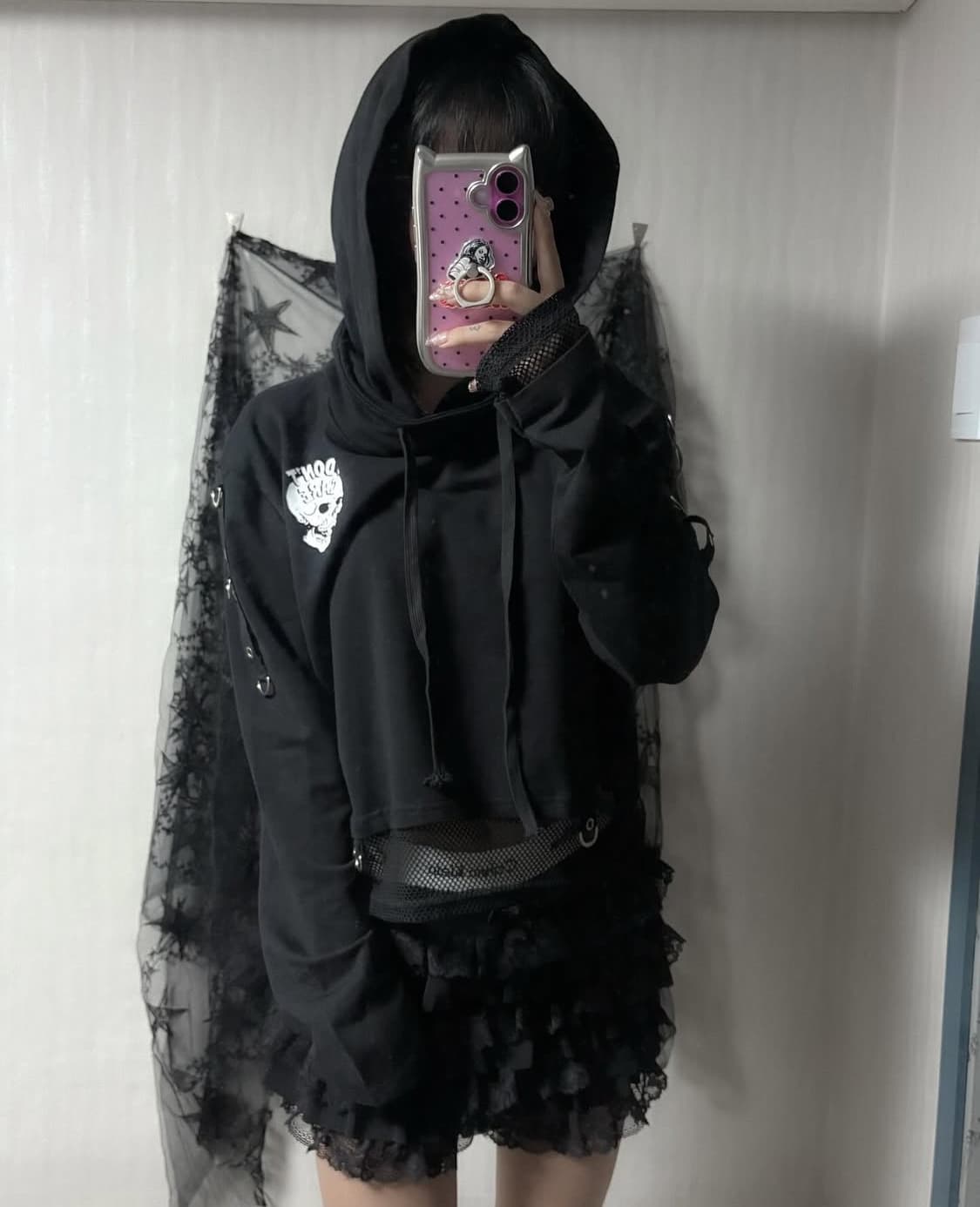 펑크 해골 빅프린팅 망사 체인 디테일 블랙 크롭 후드티 상품이미지4