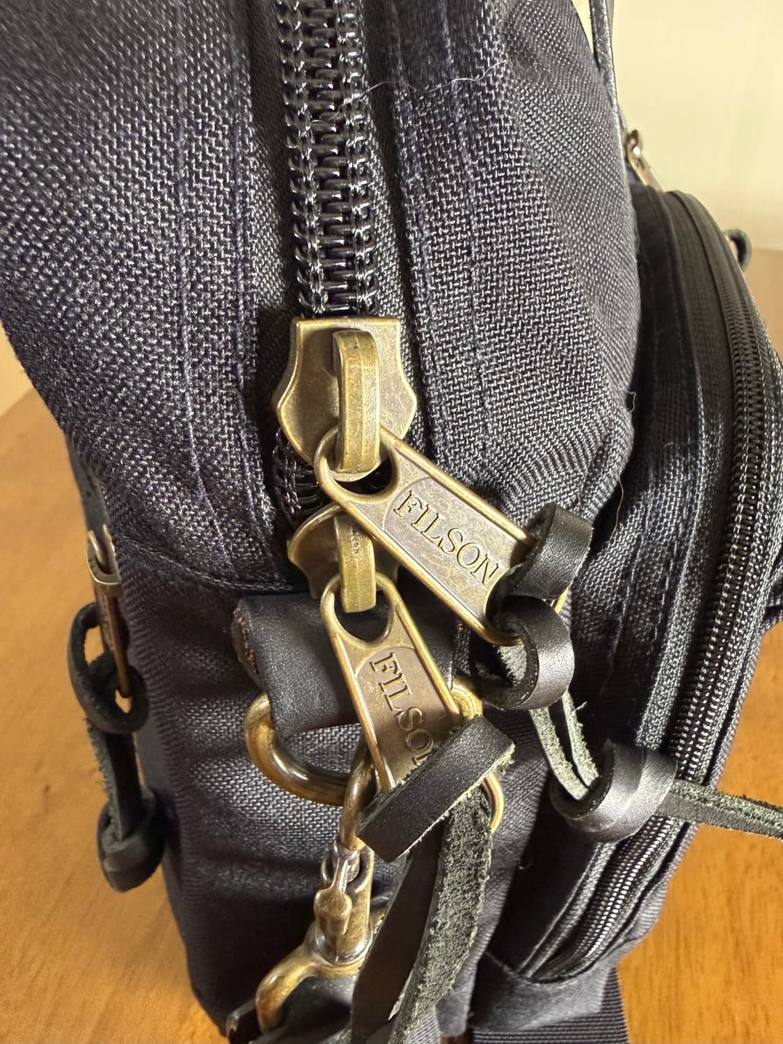 Filson 브리프케이스 – 다크 네이비 상품이미지3