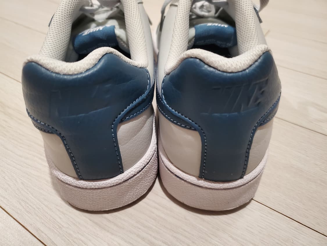 나이키 코트 로얄 스니커즈 275(새상품급)

나이키 코트 로얄 275사 상품이미지2