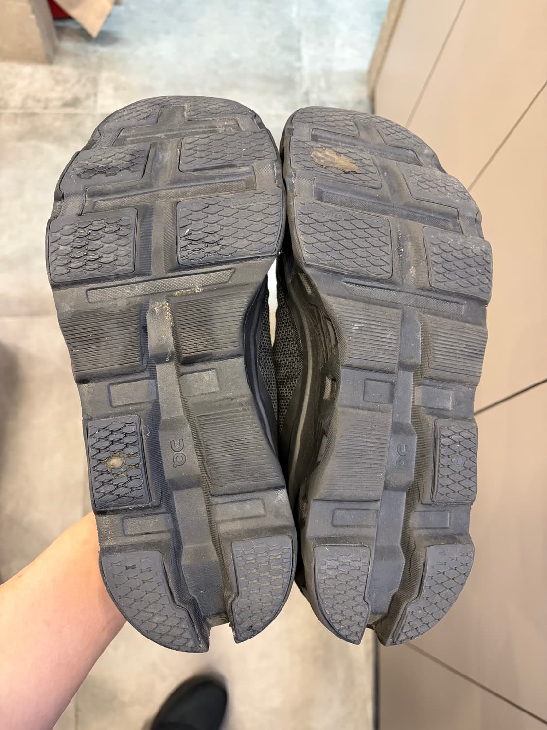 온 러닝 온 파프 클라우드 몬스터 블랙 285 상품이미지8