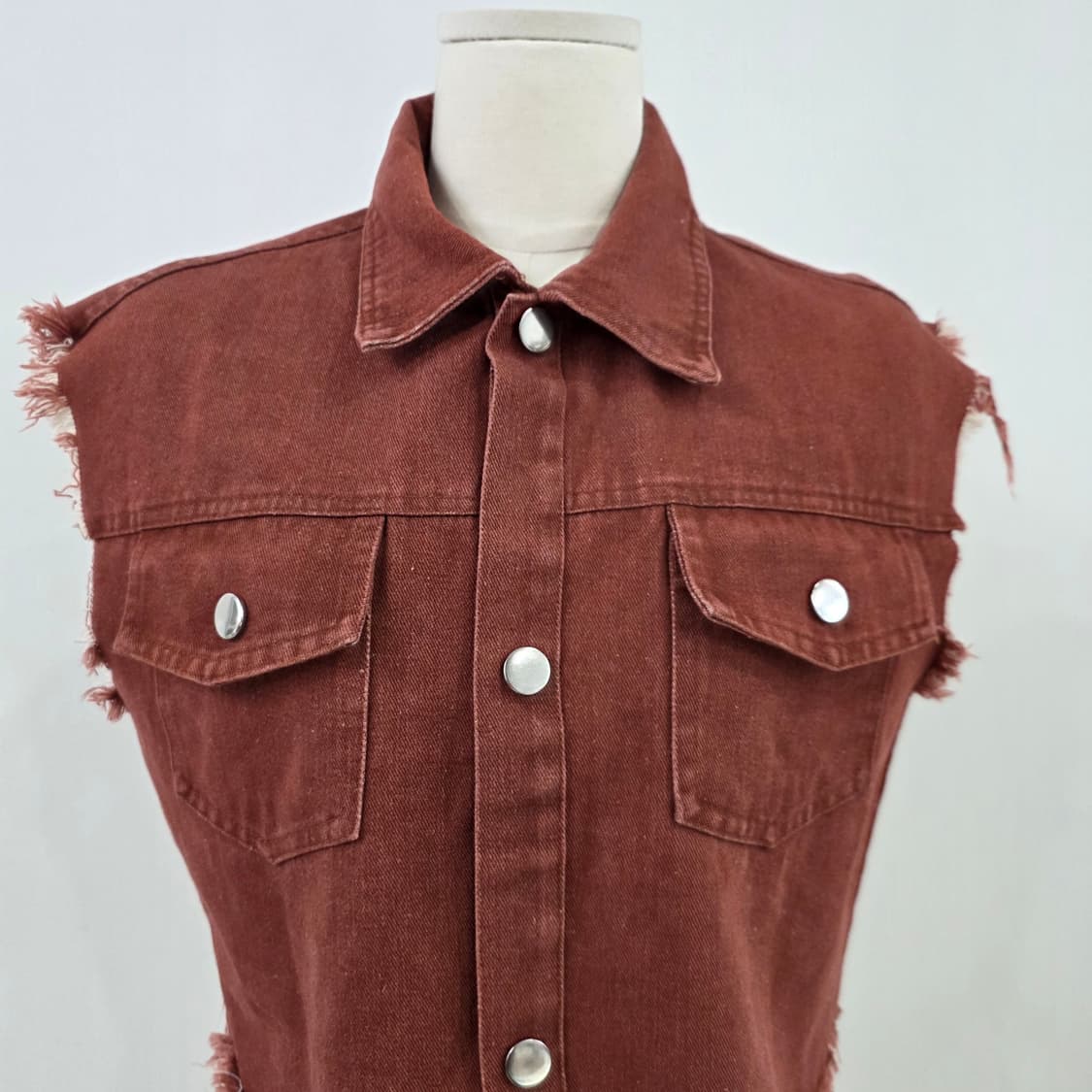 브릭 레드 컷오프 크롭 데님 베스트 상품이미지4