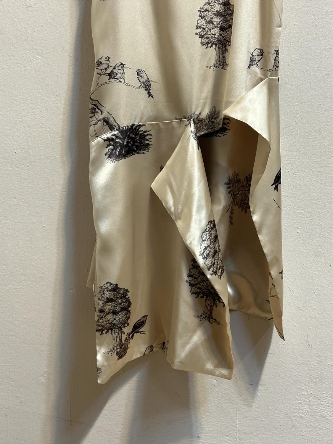 로우클래식 새틴 버드 프린트 드레이프 슬립 드레스 상품이미지4