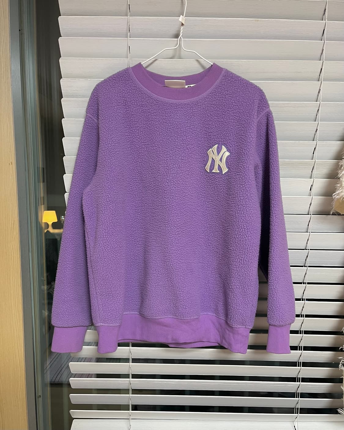 MLB 기모 후리스 베이직 로고 오버핏 맨투맨 (남녀공용) 상품이미지1