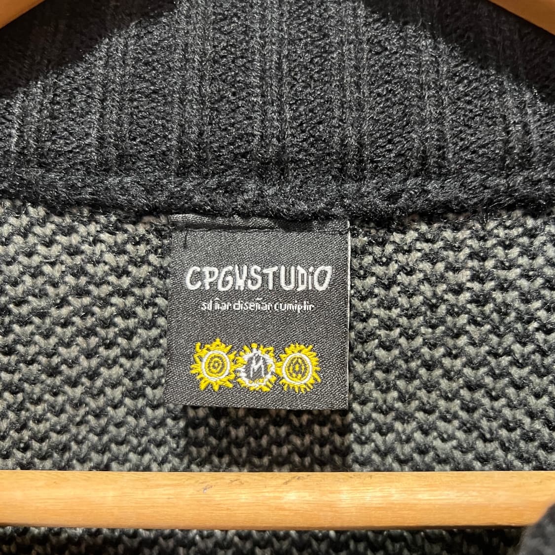 꼼파뇨 니트집업 상품이미지3
