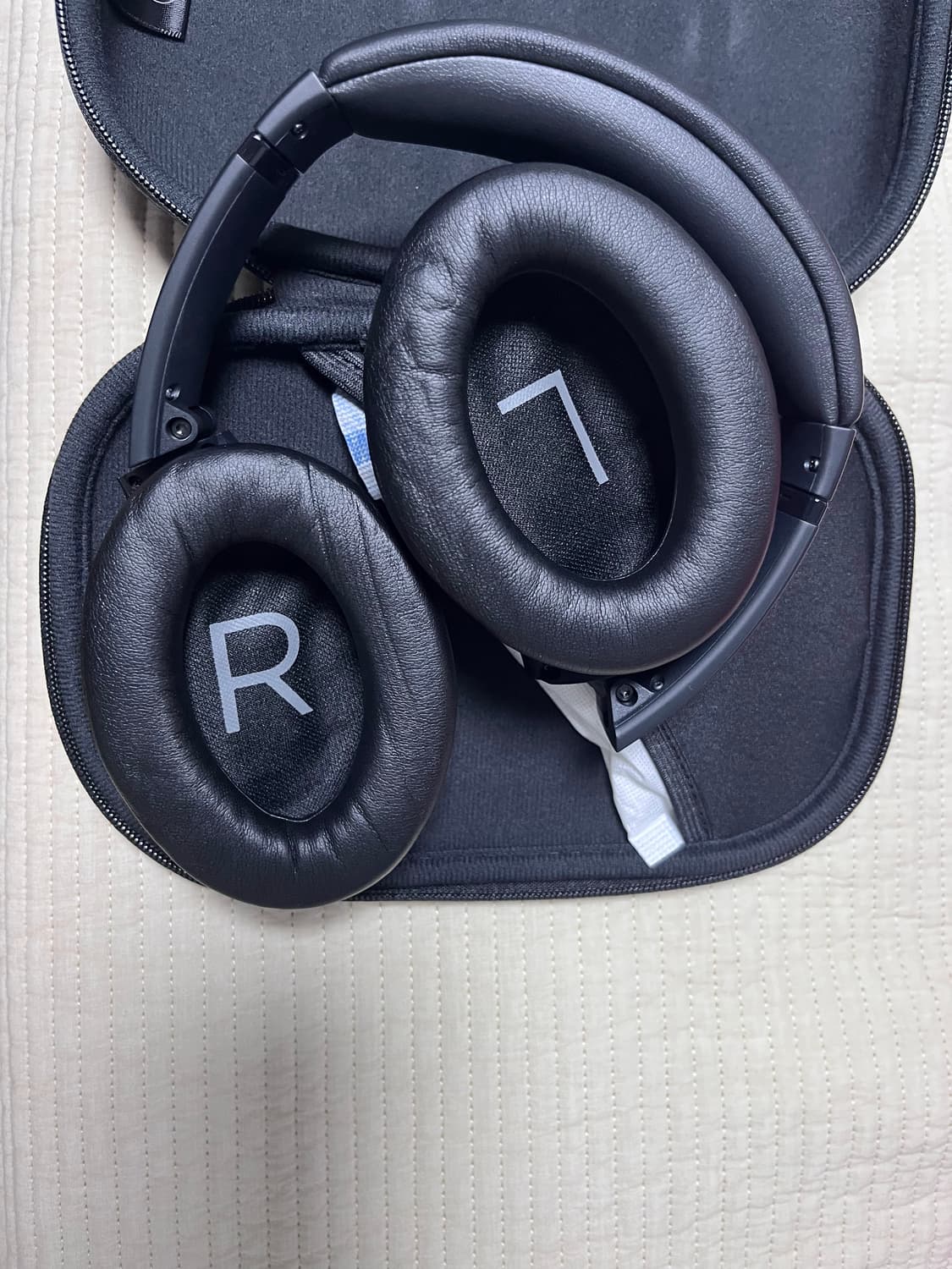 새상품급 BOSE QC45 트리플블랙 상품이미지3