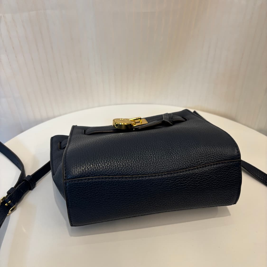 정품 마이클코어스 금장 크로스백     상품이미지7