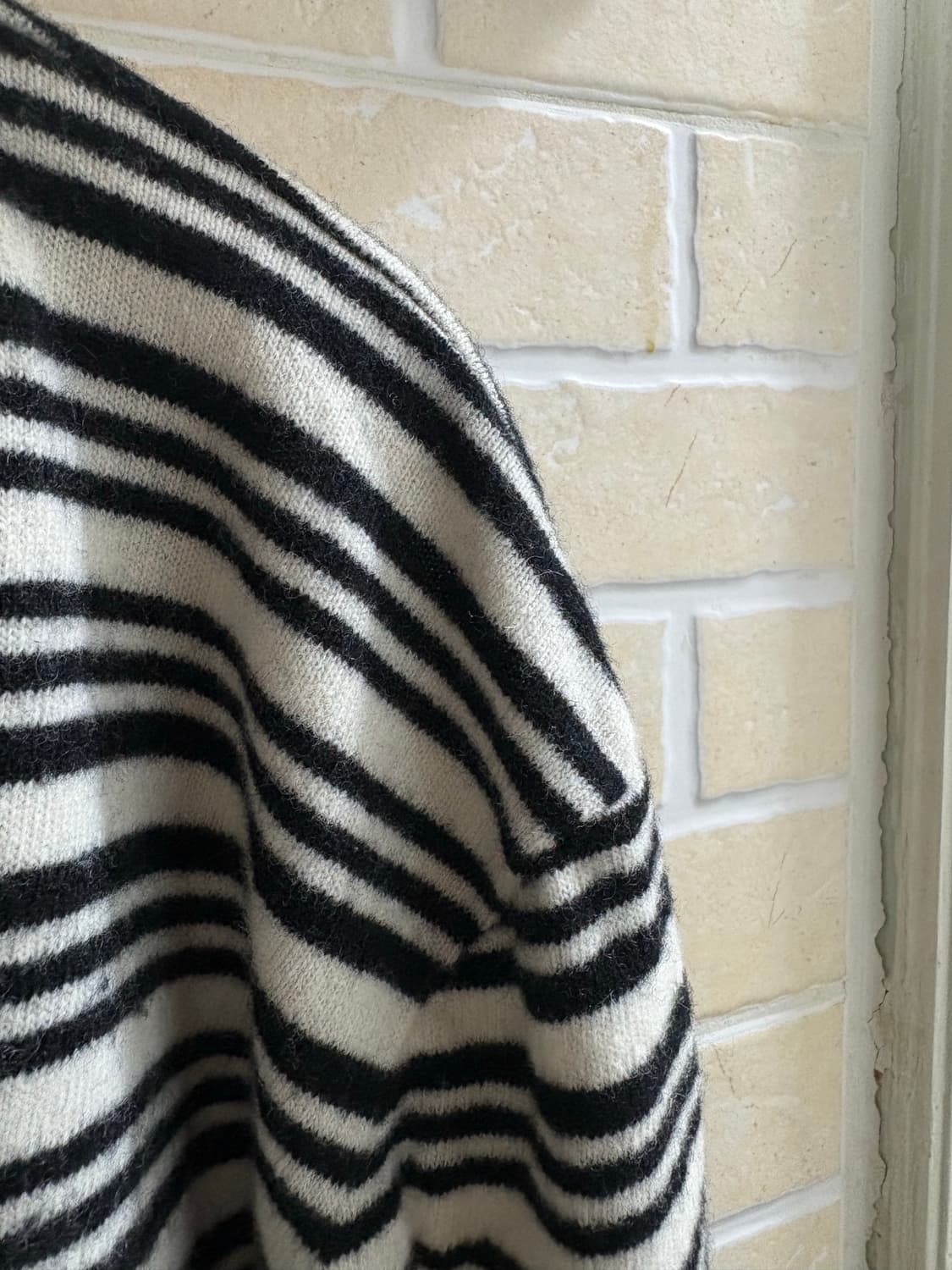 웨이비니스 - 헨리넥 스트라이프 니트 아이보리 2사이즈 상품이미지8