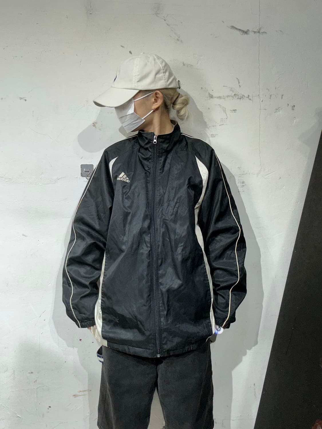 아디다스 블랙 화이트 사이드 라인 바람막이 트랙 자켓 L 상품이미지2