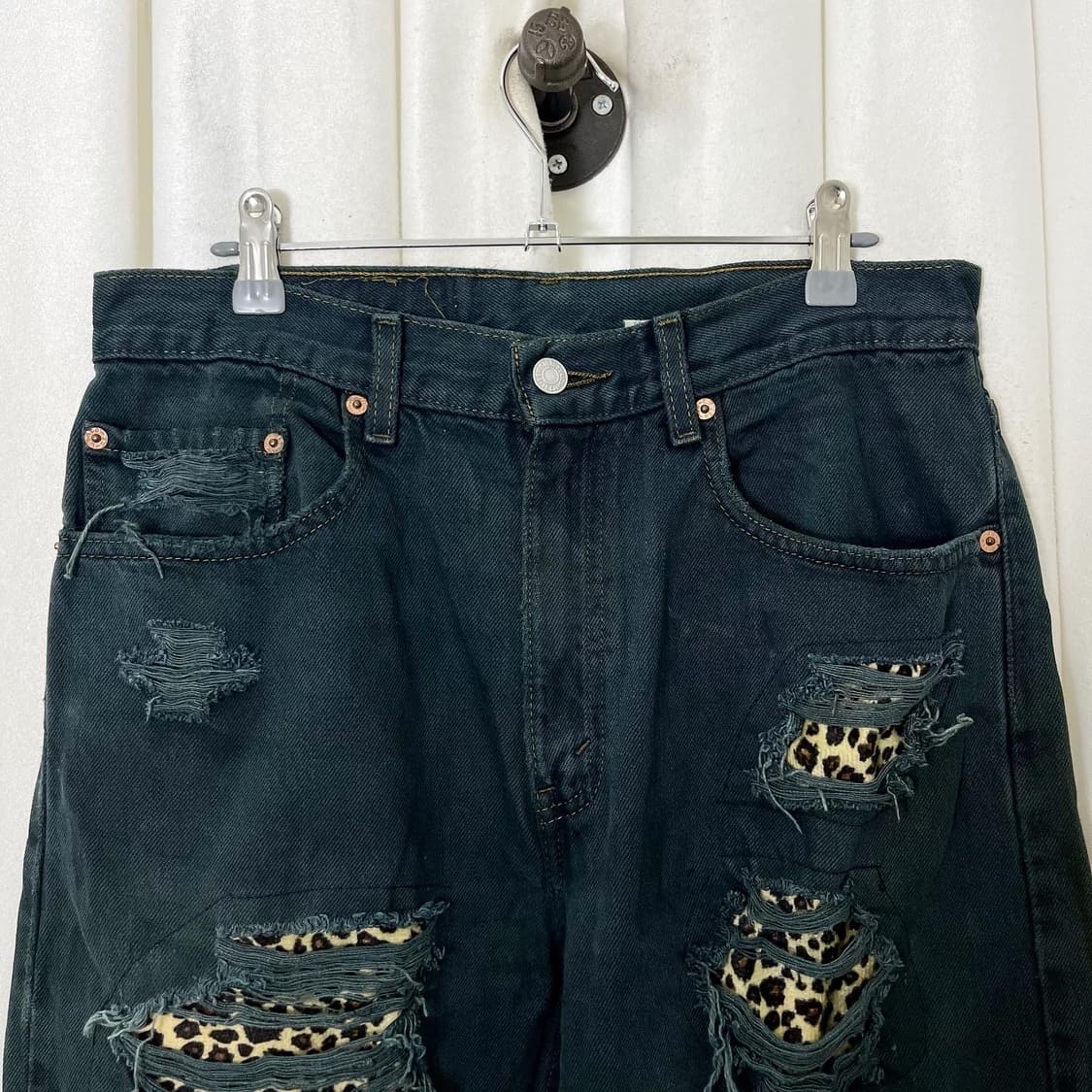 리바이스 505 블랙 호피 포인트 데님 팬츠 상품이미지2