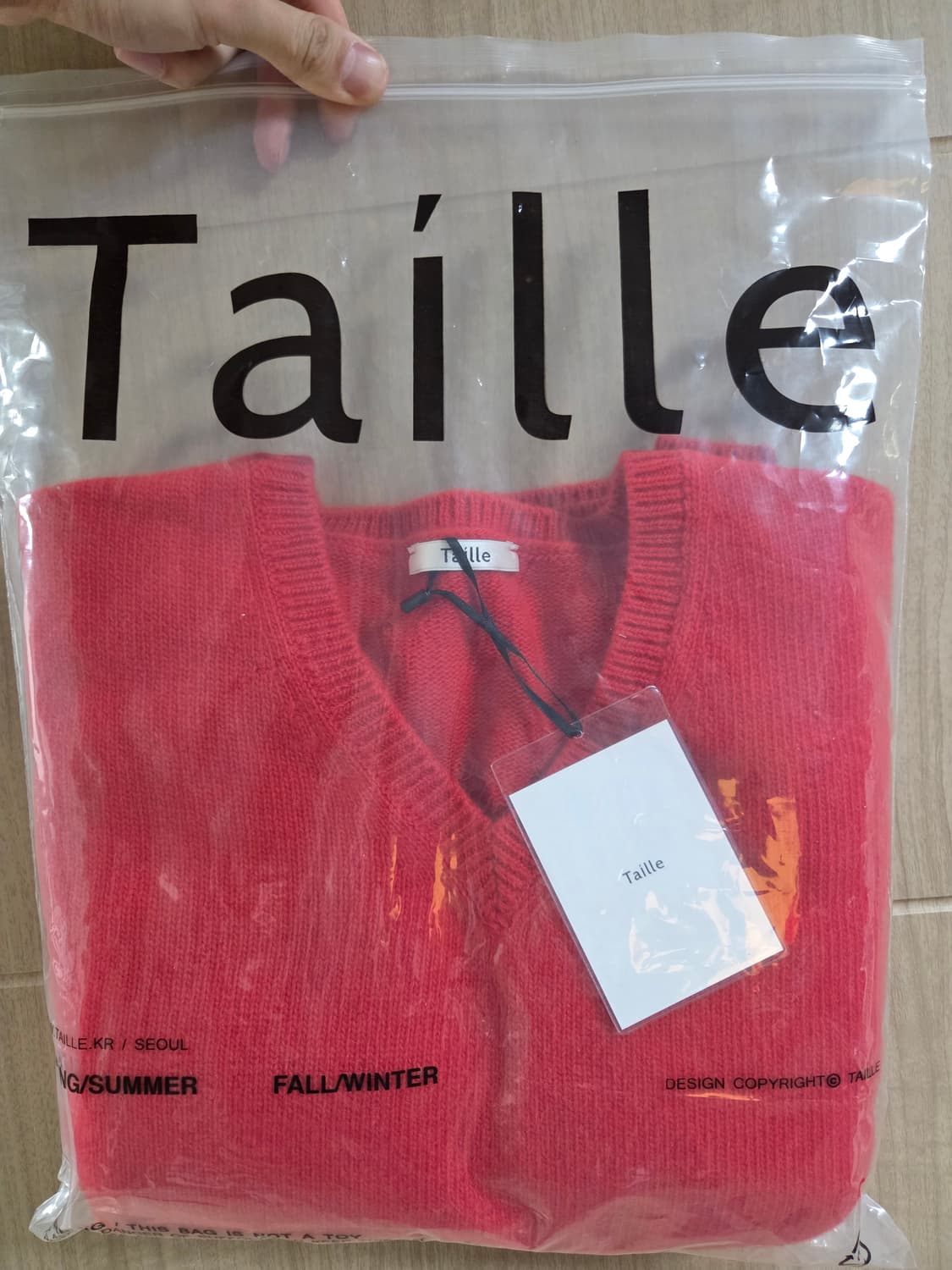 [새것]타일레 브이넥 니트 레드 1사이즈 상품이미지4