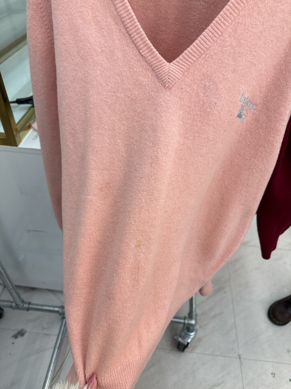 버버리 브이넥니트 핑크 상품이미지3