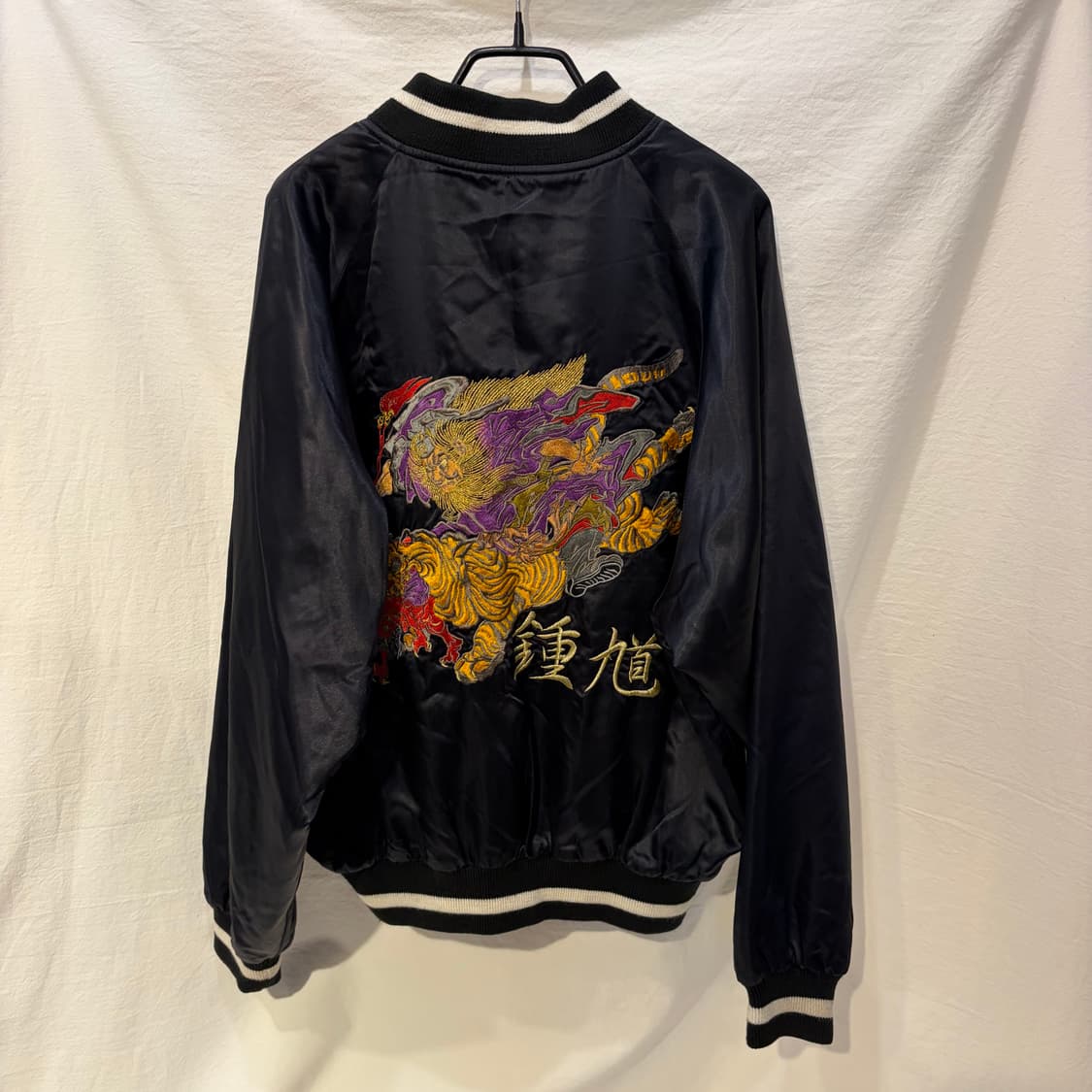 빈티지 자수 스카쟌 블랙 점퍼 상품이미지6