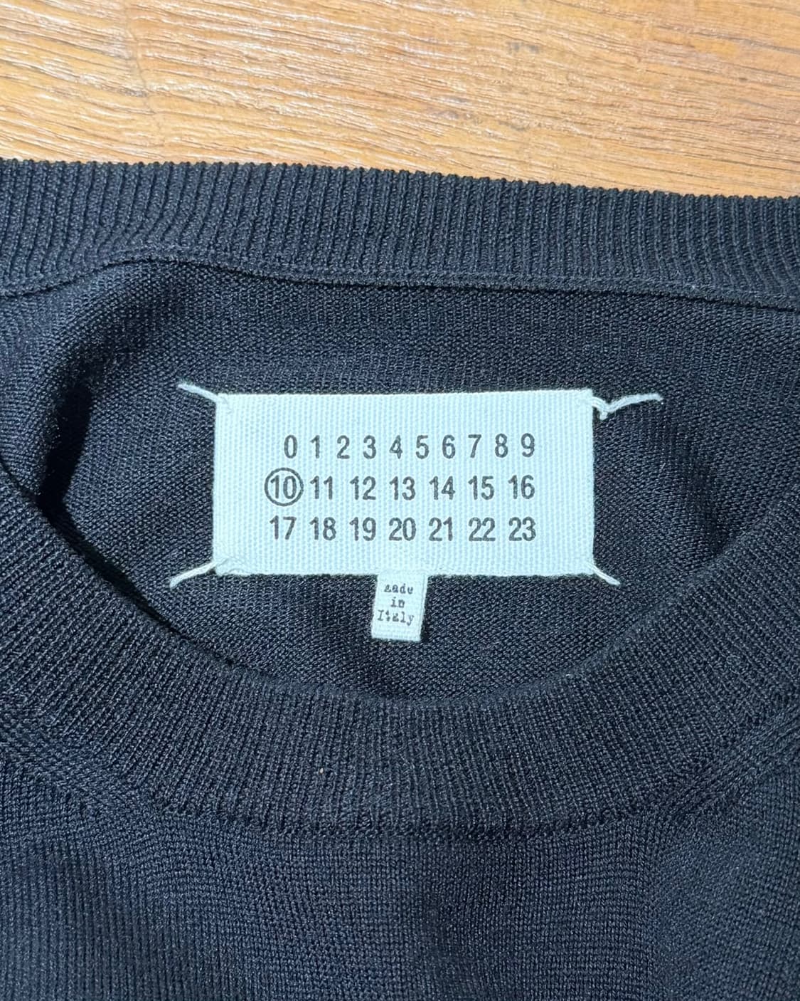 메종 마르지엘라 블랙 블루 배색 롱슬리브 니트 상품이미지7