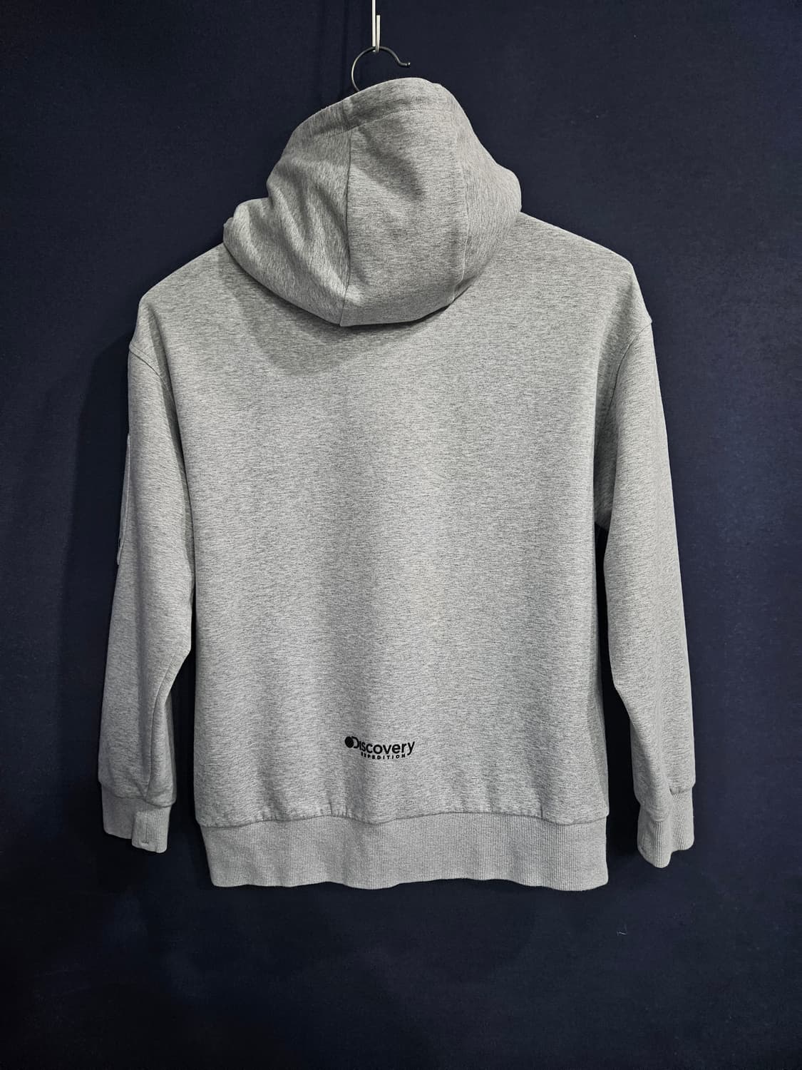디스커버리 라이트그레이 남성 세미오버핏 95 반집업 포켓 후드티  상품이미지2