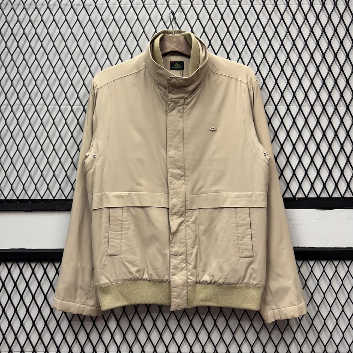 라코스테 헤리티지 나일론 자켓 투포켓 디테일 하이넥 베이지 상품이미지1