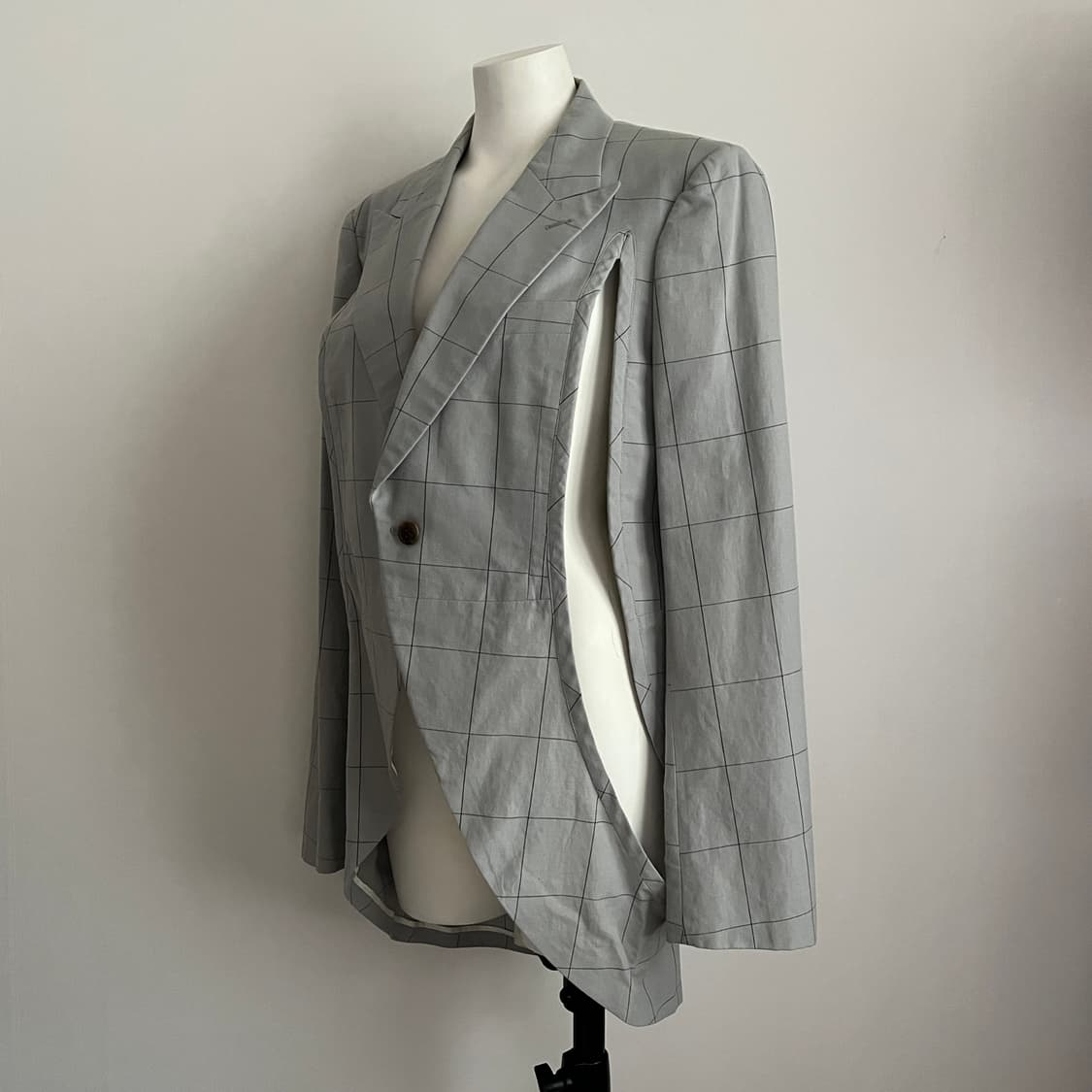 옴므플러스 16SS 컷아웃 블레이저 상품이미지2