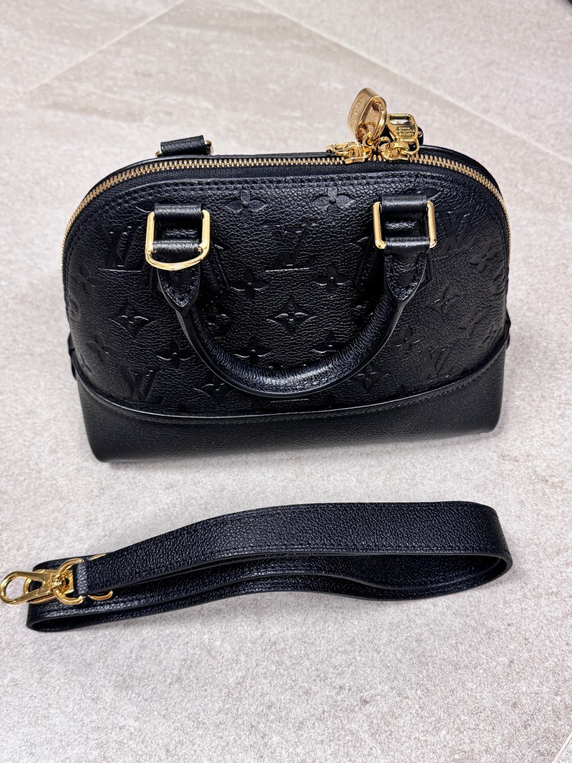 루이비통 알마bb 앙프렝뜨 블랙 상품이미지4