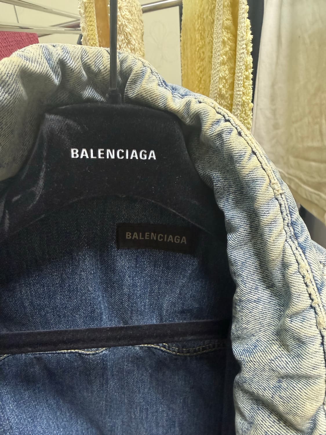 발렌시아가 페디드데님 자켓 팝니다 상품이미지2