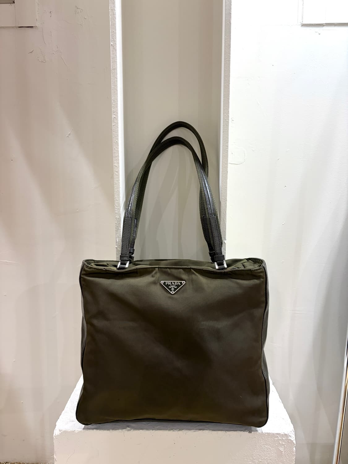 프라다 나일론 레더 트리밍 스퀘어 백 상품이미지1