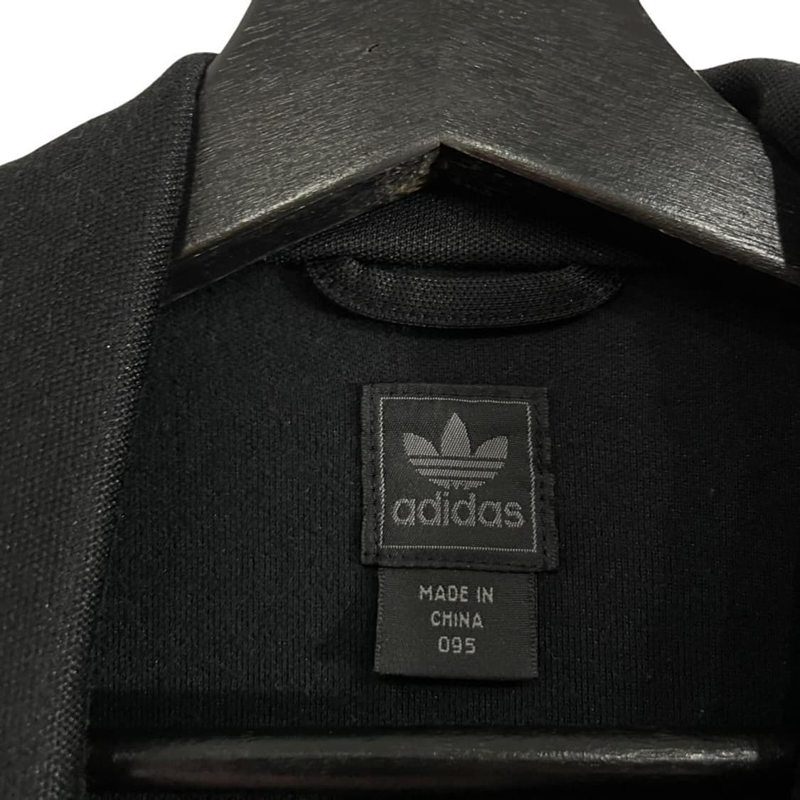 아디다스 올블랙 유광 유로파 트랙탑 상품이미지6
