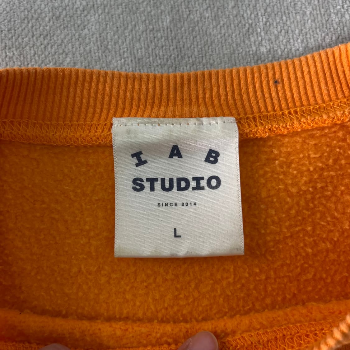 100 아이앱스튜디오 두산 오렌지 맨투맨  상품이미지4