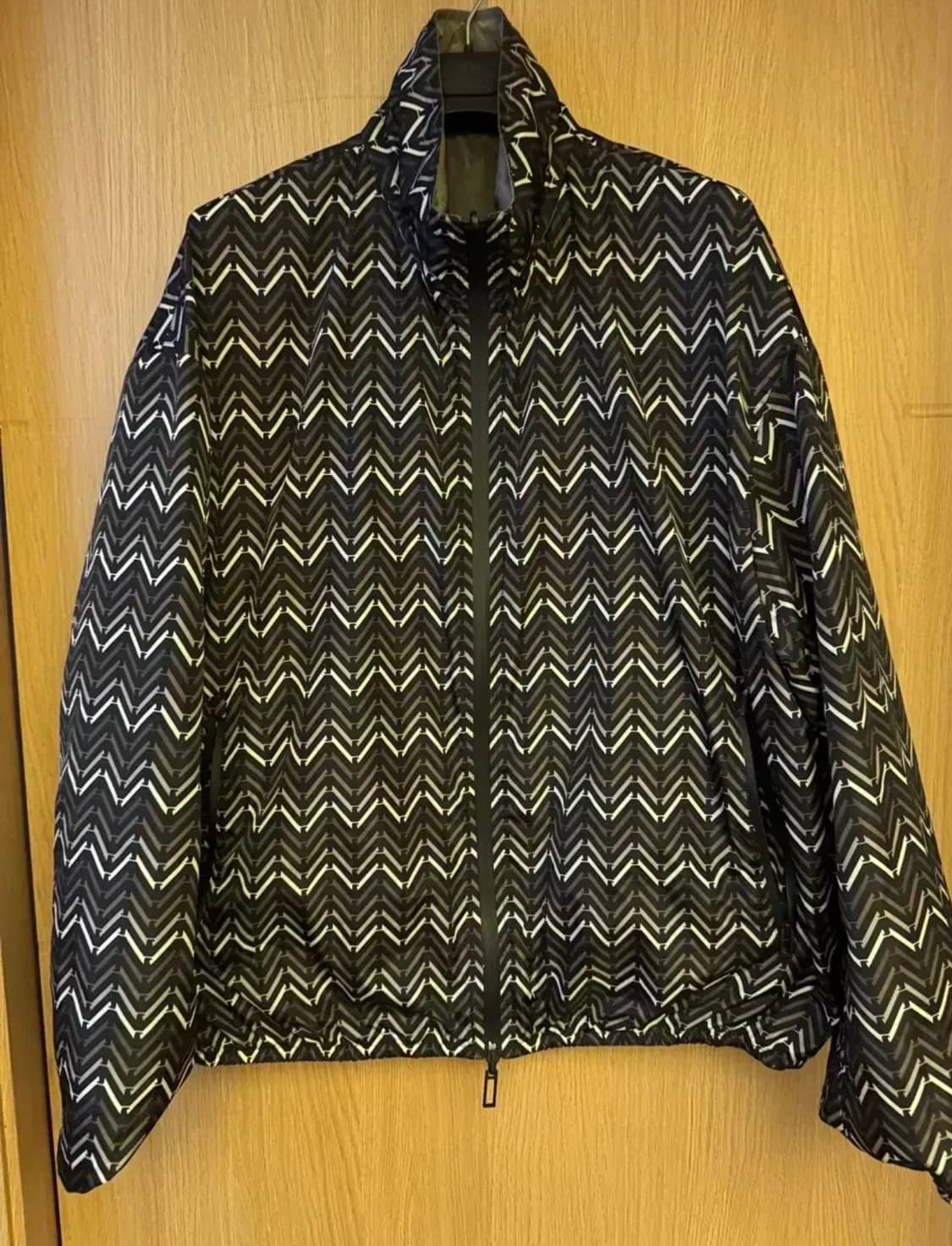 엠포리오 아르마니 토프 & 멀티컬러 셰브론 리버시블 재킷 56 상품이미지1