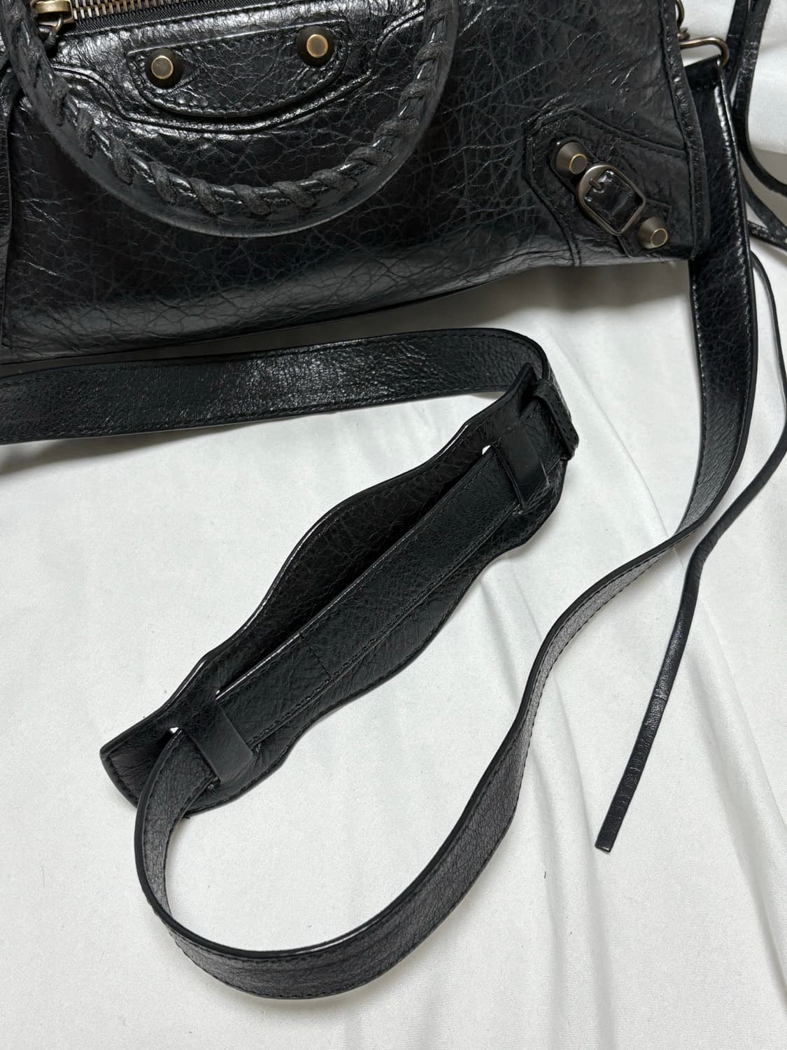발렌시아가 시티 모터백 스몰 블랙 상품이미지7