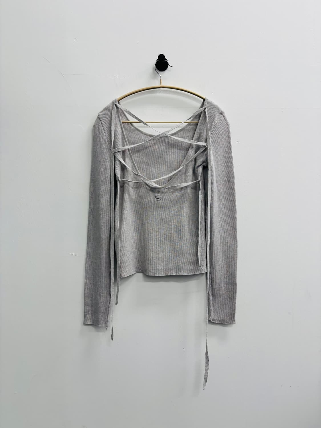 Cerric (세릭) 오픈 백 스트링 니트 상품이미지3